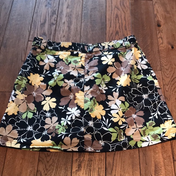 Just listed❤️ fun floral print skort - Picture 5 of 10
